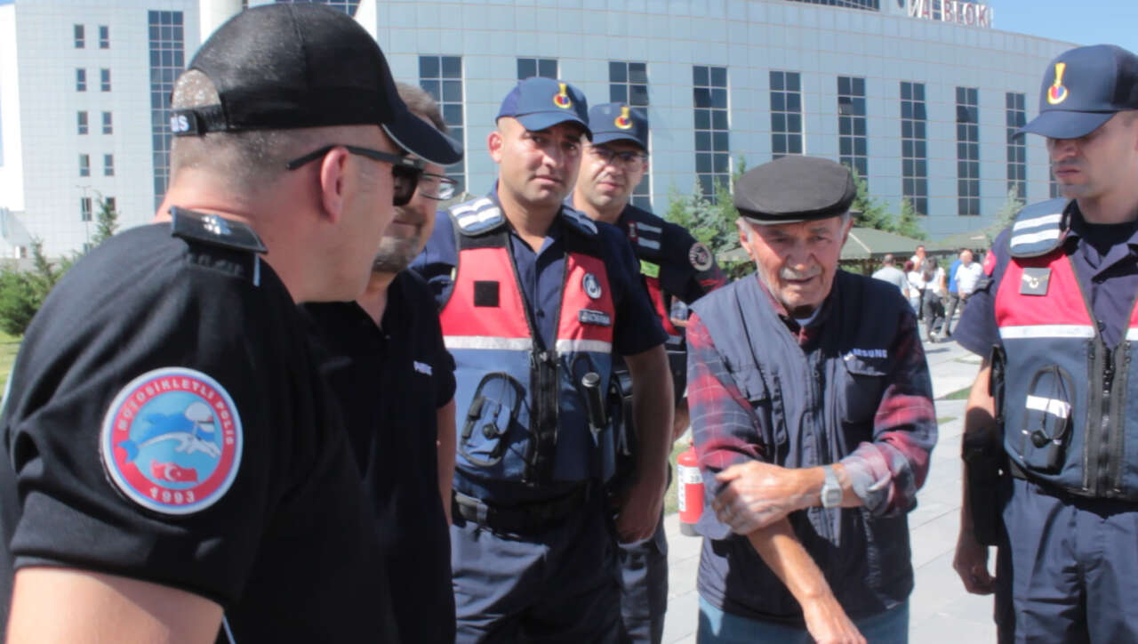 Hastane çıkışı korku dolu anlar! Otomobil alev topuna döndü 10